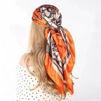 Accessoire carré pour les cheveux