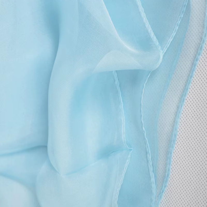 Accessoire chic en soie pour femme