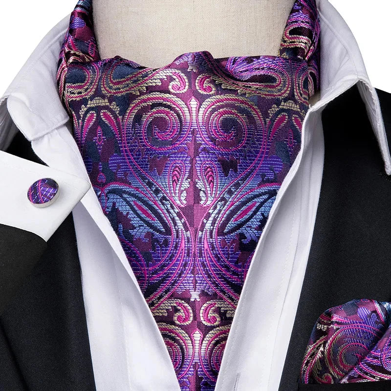 Accessoire en soie façon cravate
