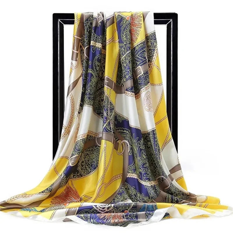 Accessoire foulard au petit format carré