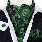 Ascot boutonné confectionné en soie avec pochette