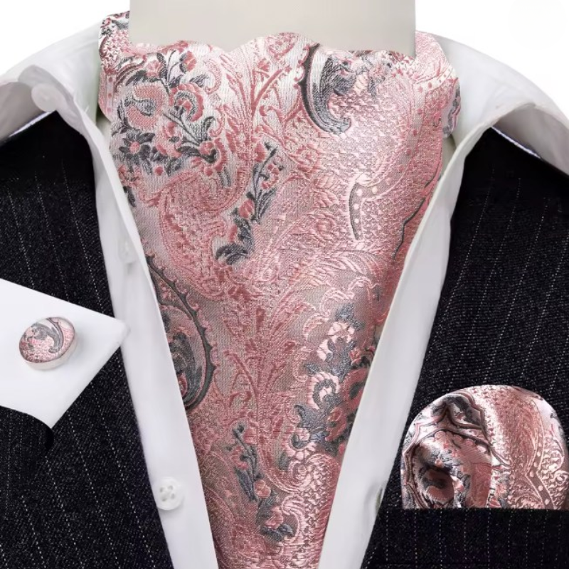 Ascot de soie boutonné avec pochette