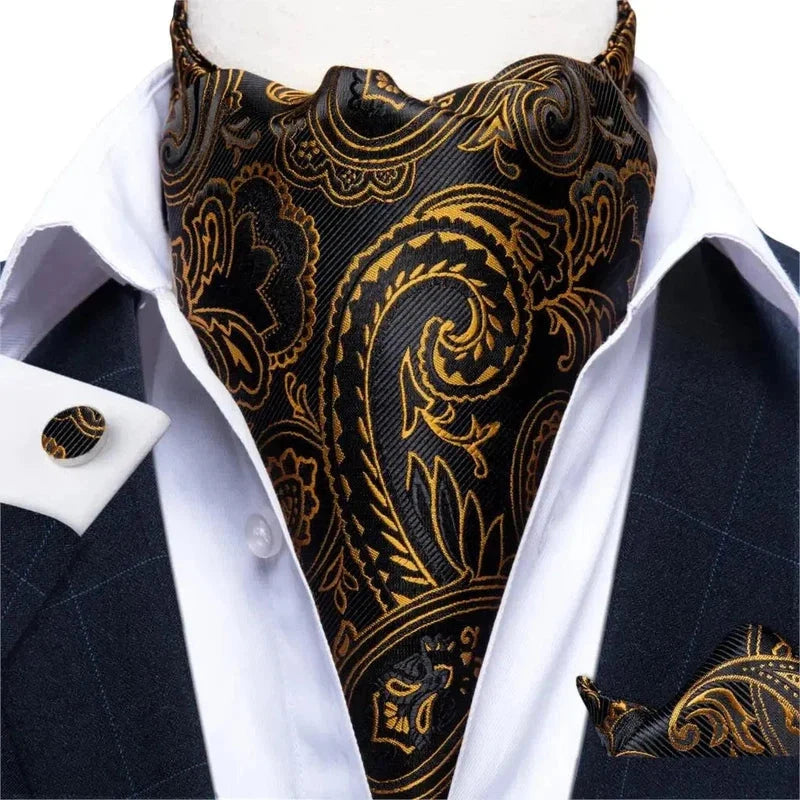 Ascot en forme de cravate