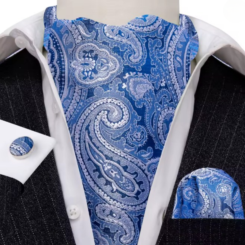 Ascot en soie avec boutons et pochette