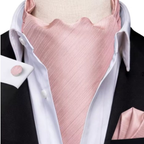 Ascot en soie de type cravate
