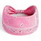 Bandana porté en bandeau croisé