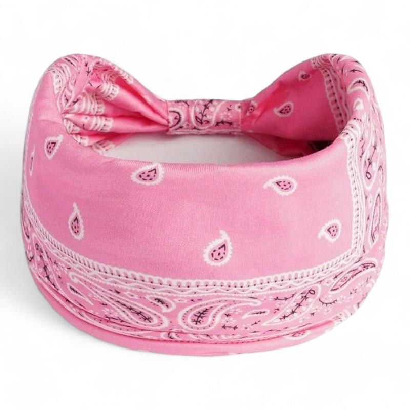 Bandana porté en bandeau croisé