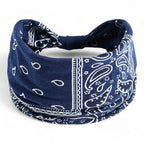 Bandana transformé en bandeau croisé