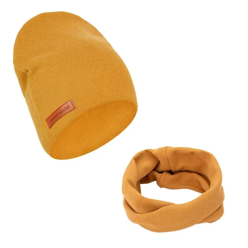 Bonnet enfant accompagné d’un snood