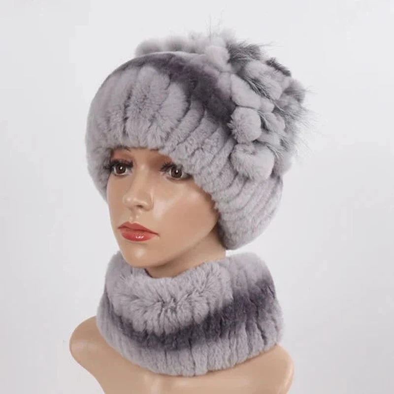 Bonnet et écharpe de fourrure assortis