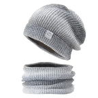 Bonnet femme accompagné d’un tour de cou