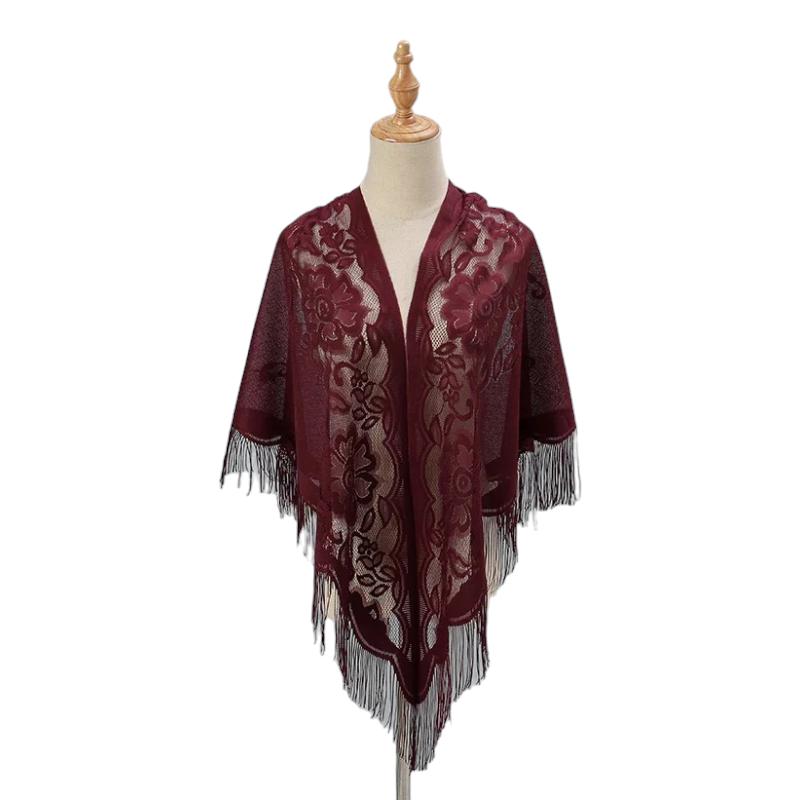 Cape crochetée en dentelle façon châle