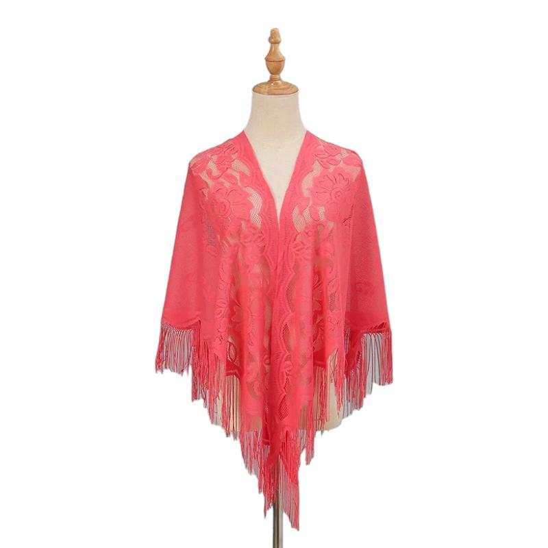 Cape en crochet et dentelle façon châle