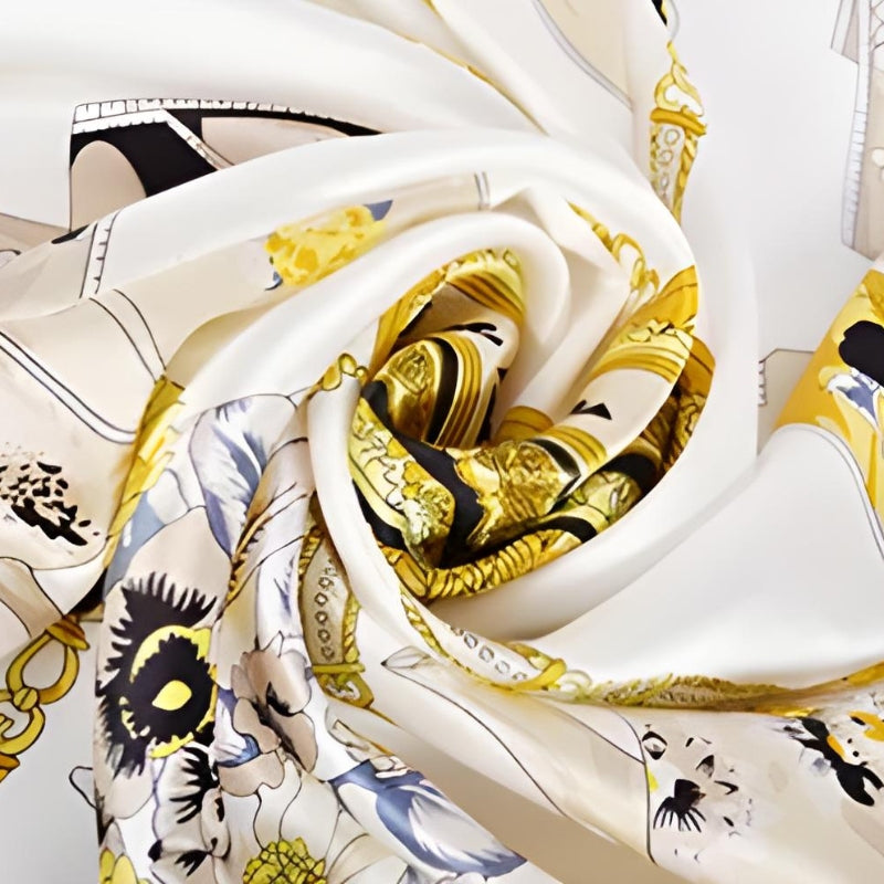 Carré de soie grand format façon foulard