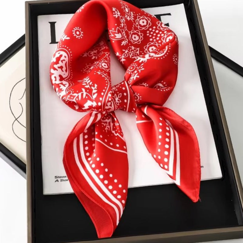 Carré féminin à porter en foulard