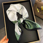 Carré féminin de type foulard