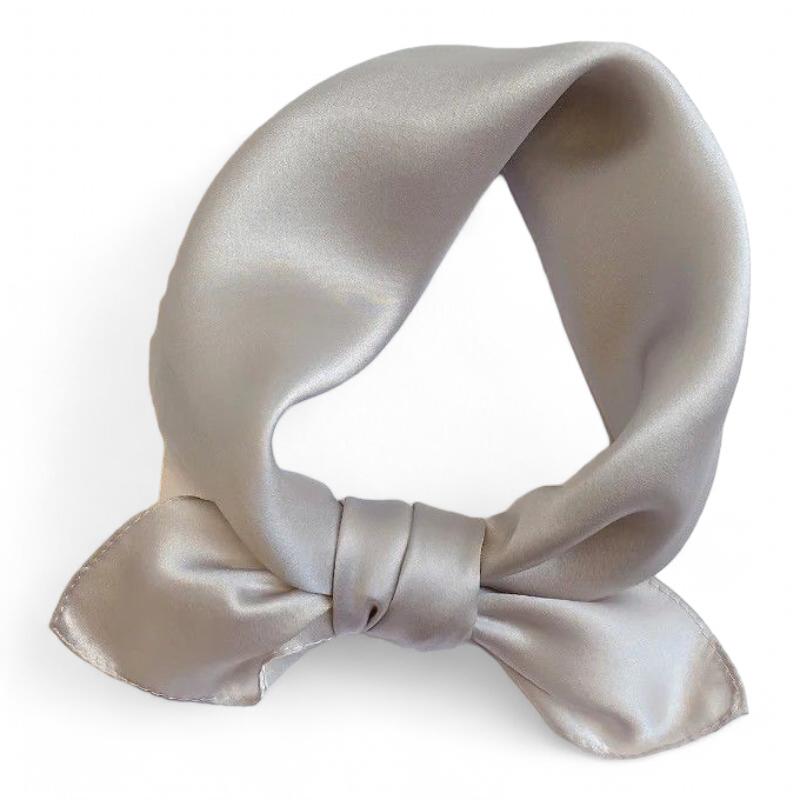 Carré format foulard en soie pour homme
