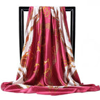 Carré foulard aux dimensions réduites