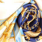 Carré foulard en soie grand format