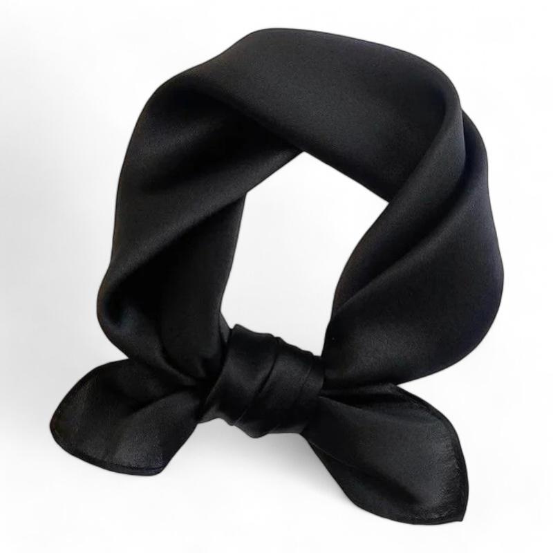 Carré soyeux pour homme