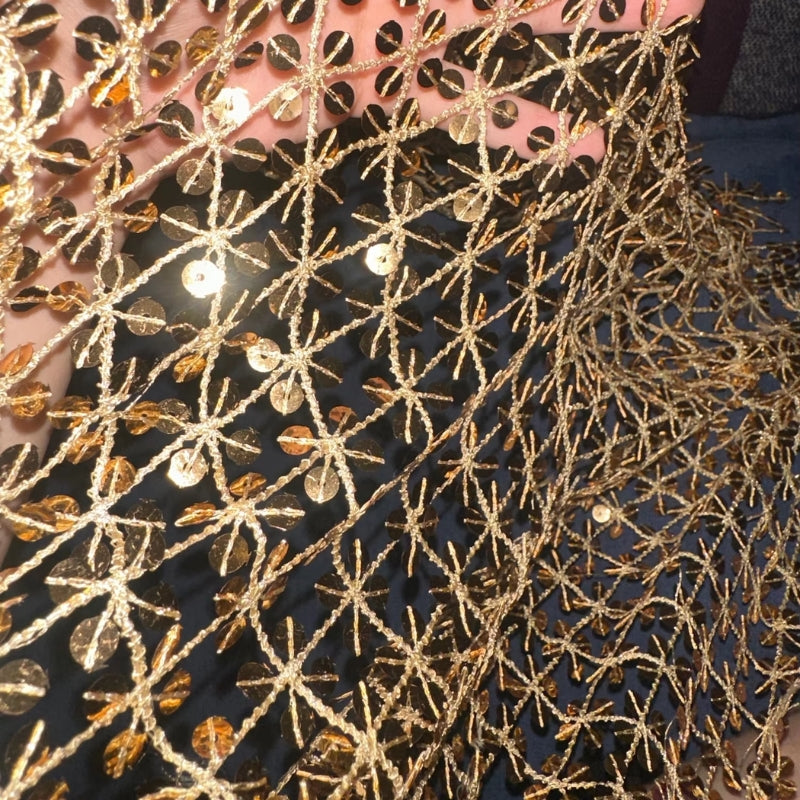 Châle décoré de paillettes
