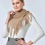 Châle en crochet orné de franges