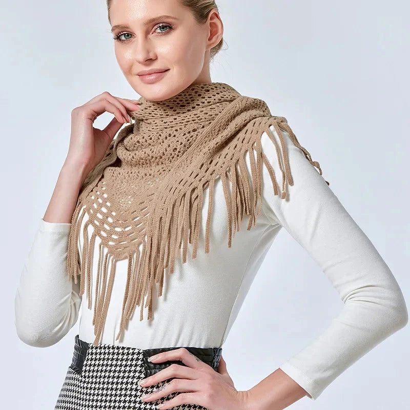 Châle en crochet orné de franges