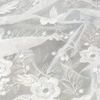 Châle en dentelle de couleur blanche