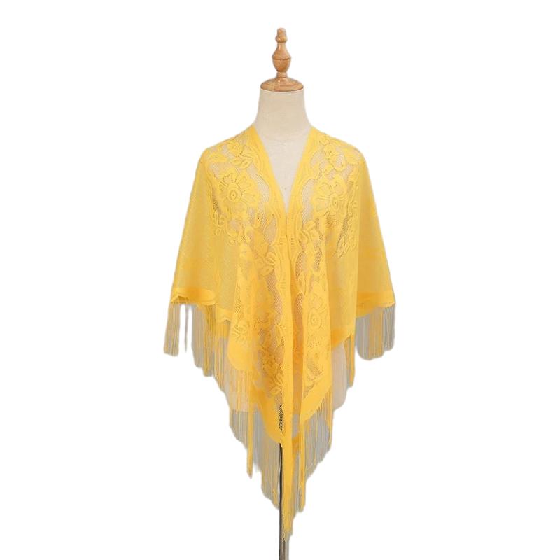 Châle en dentelle façon cape crochetée
