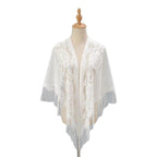 Châle façon cape crocheté en dentelle