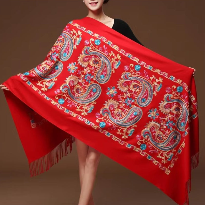 Châle orné de broderies pour femme