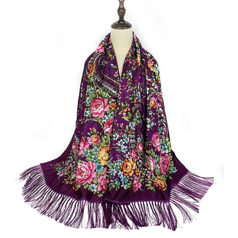 Châle russe porté en foulard