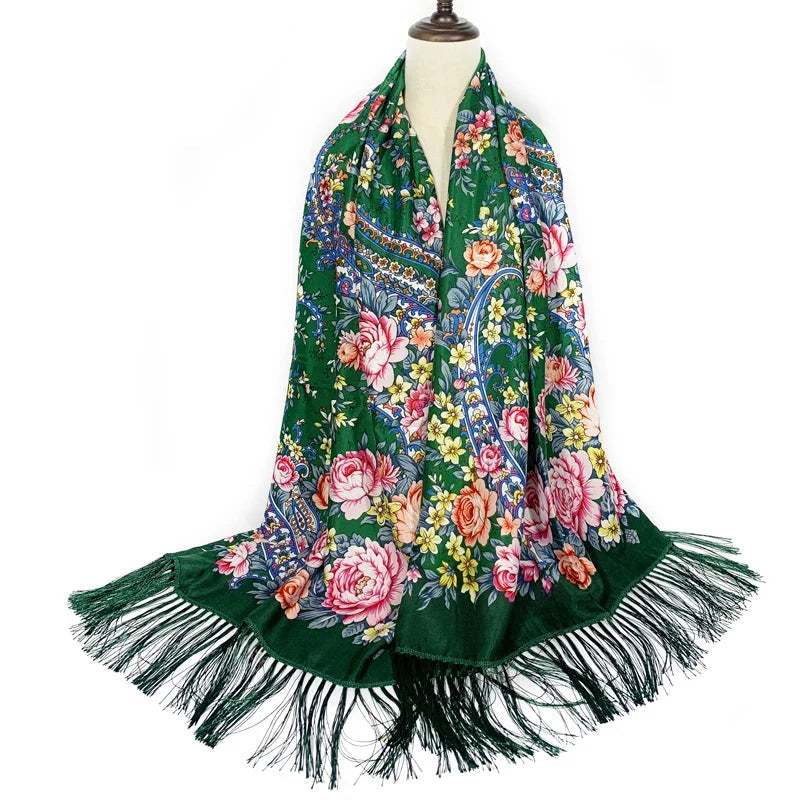 Châle russe servant de foulard