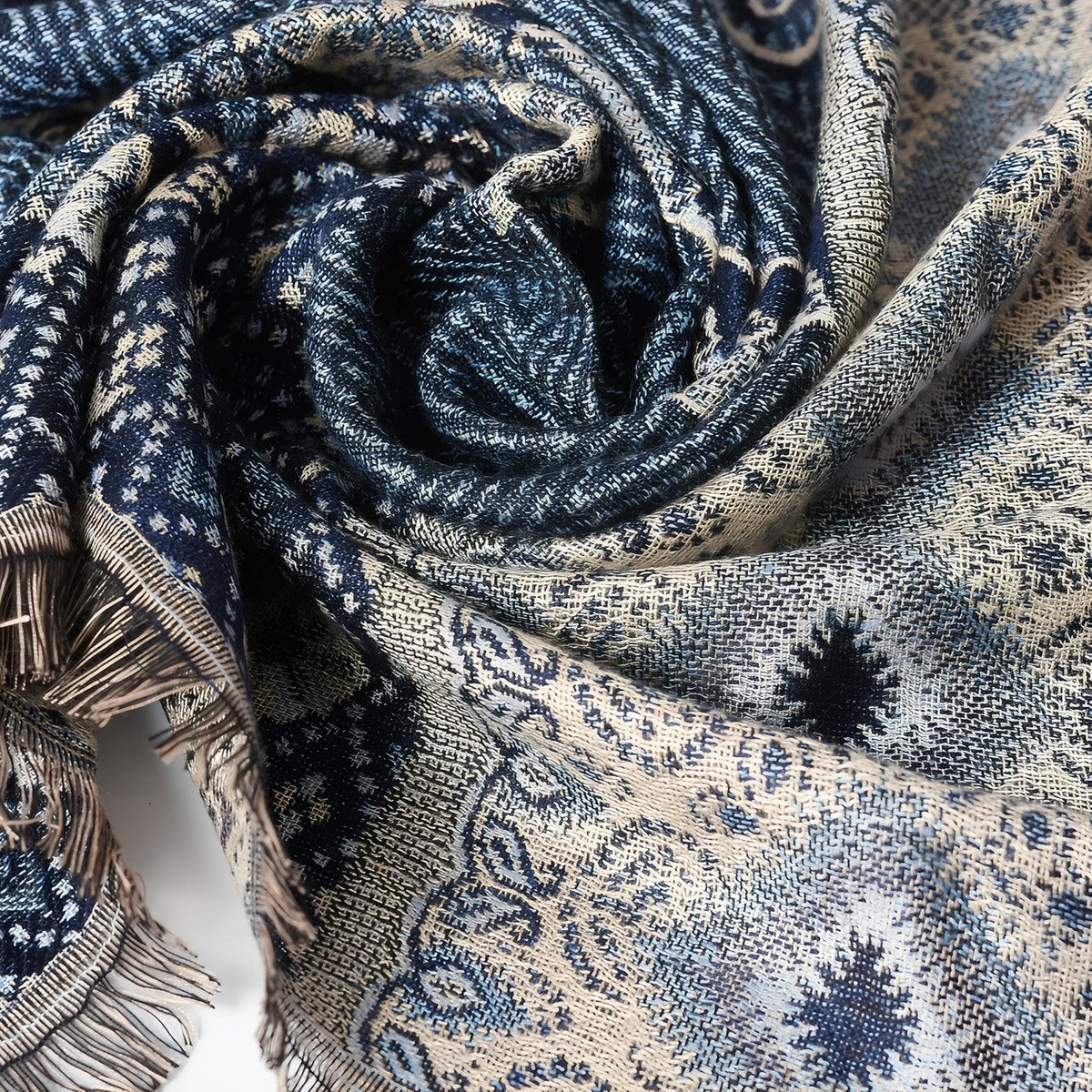 Chèche à motifs ethniques bleus et noirs