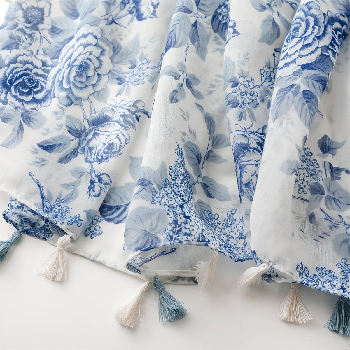 Chèche bleu avec motif floral