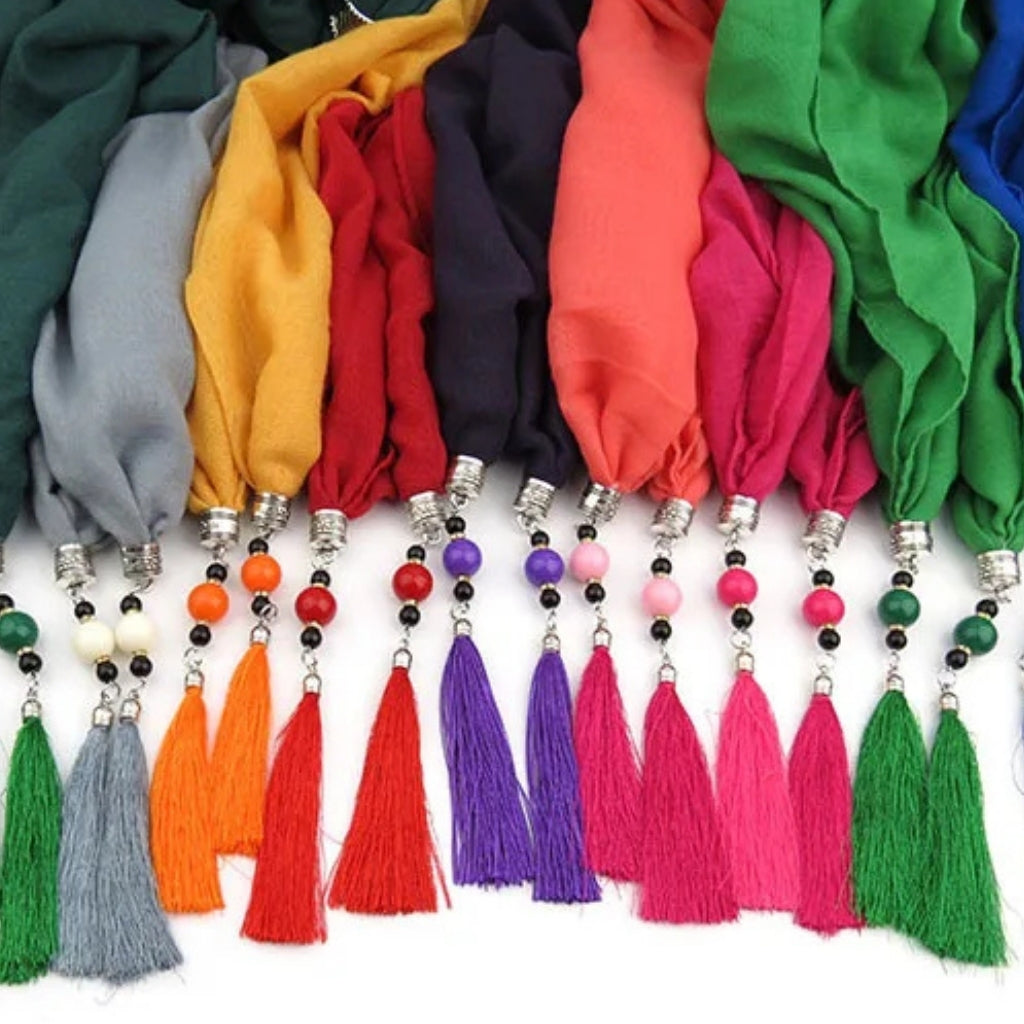 Chèche décoré de bijoux
