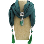 Chèche embelli de bijoux