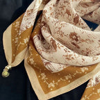 Chèche foulard agrémenté de breloques