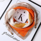 Chèche foulard décoré de breloques