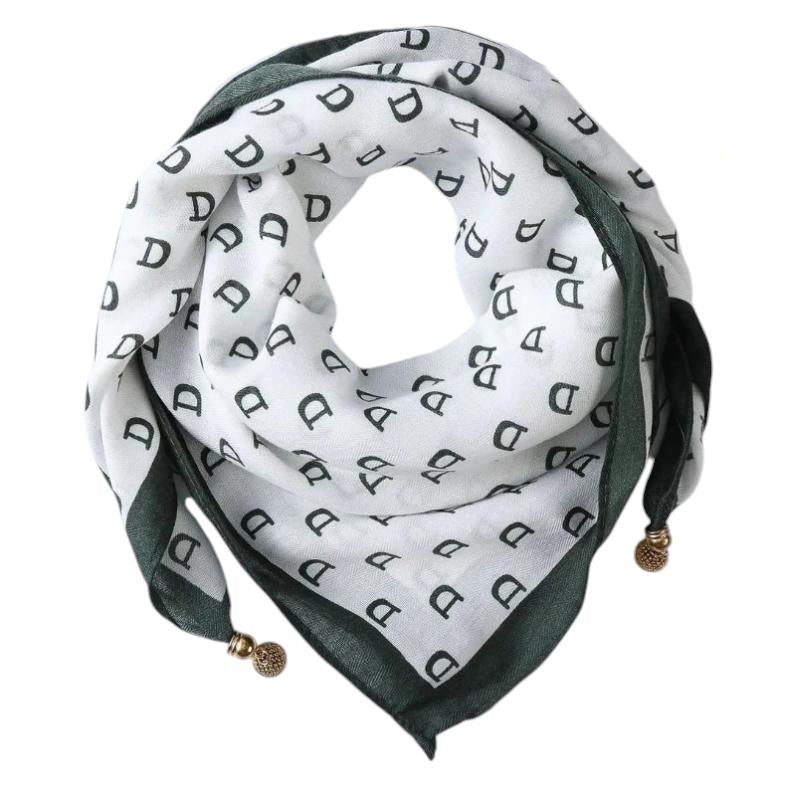 Chèche foulard paré de breloques