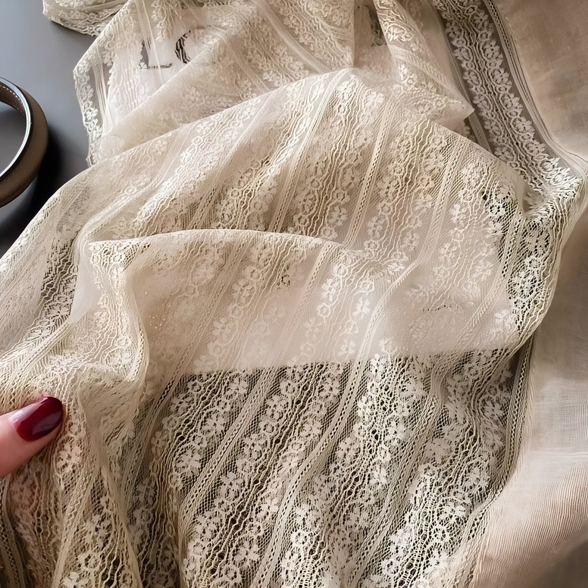 Chèche orné de dentelle