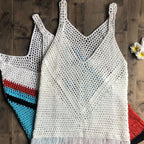 Courte robe de plage en crochet semi-transparent