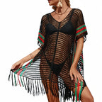 Courte robe de plage réalisée en crochet multicolore