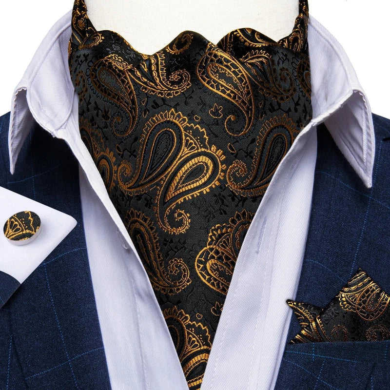 Cravate Ascot destinée au mariage