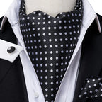 Cravate ascot entièrement en soie