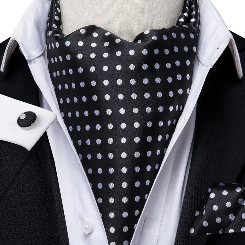 Cravate ascot entièrement en soie