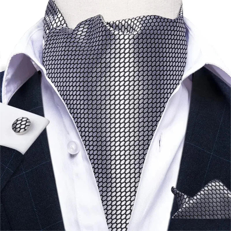 Cravate dans le style ascot