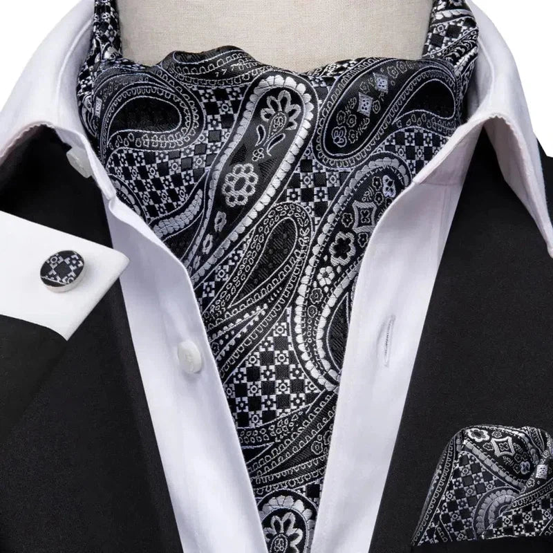 Cravate de type foulard en soie