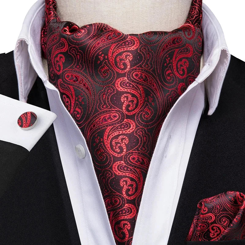 Cravate en soie au style foulard