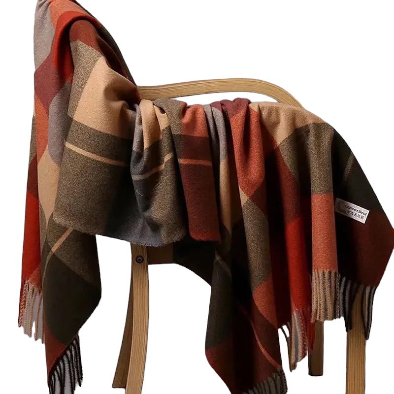 Écharpe à carreaux écossais façon plaid